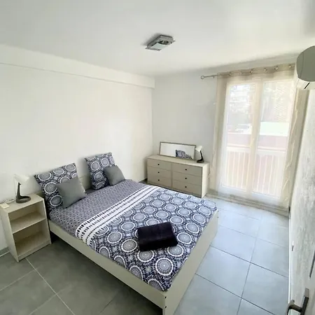 A Apartman *